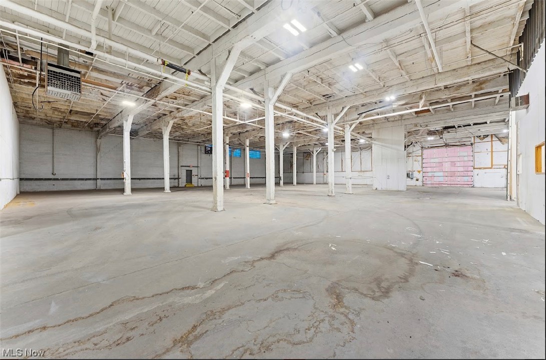 City/Youngstown - Commercial Sale