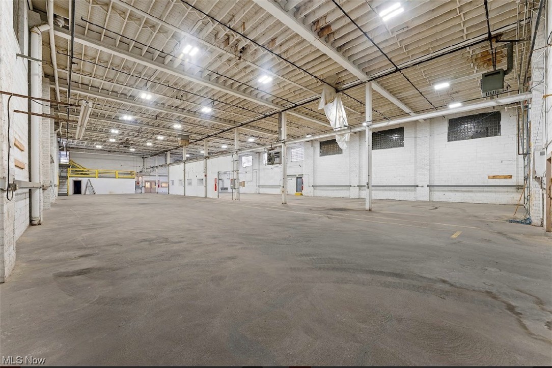 City/Youngstown - Commercial Sale