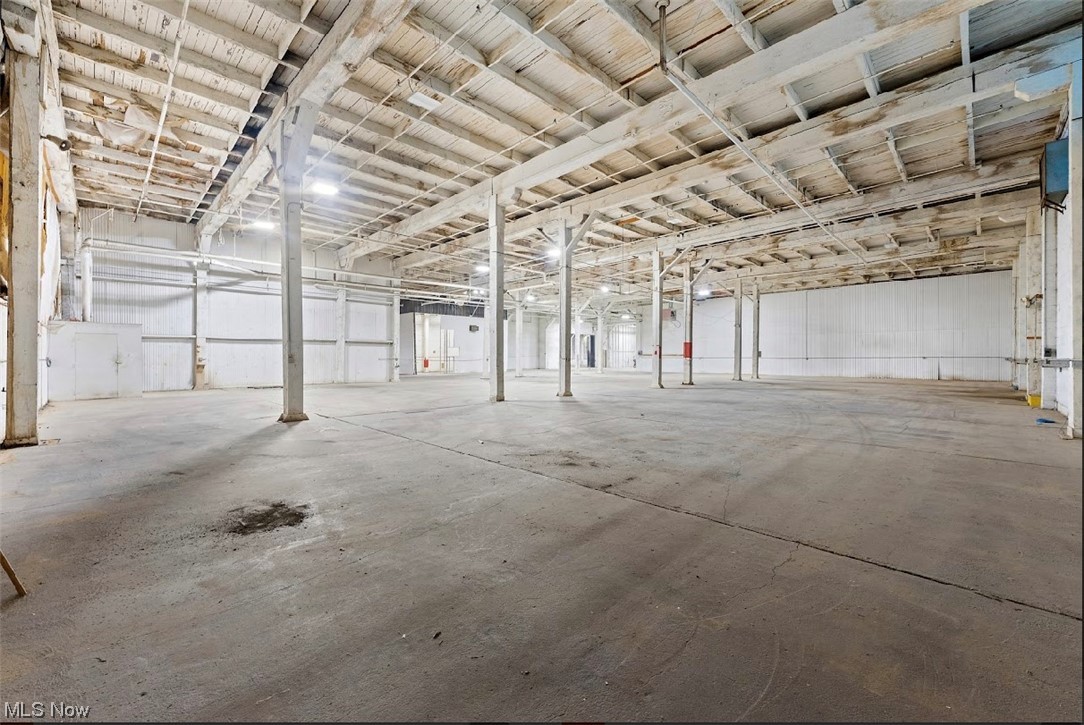 City/Youngstown - Commercial Sale