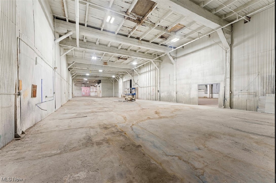 City/Youngstown - Commercial Sale