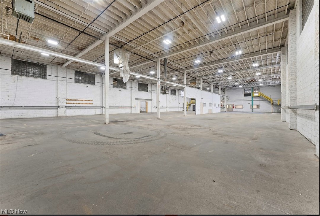 City/Youngstown - Commercial Sale