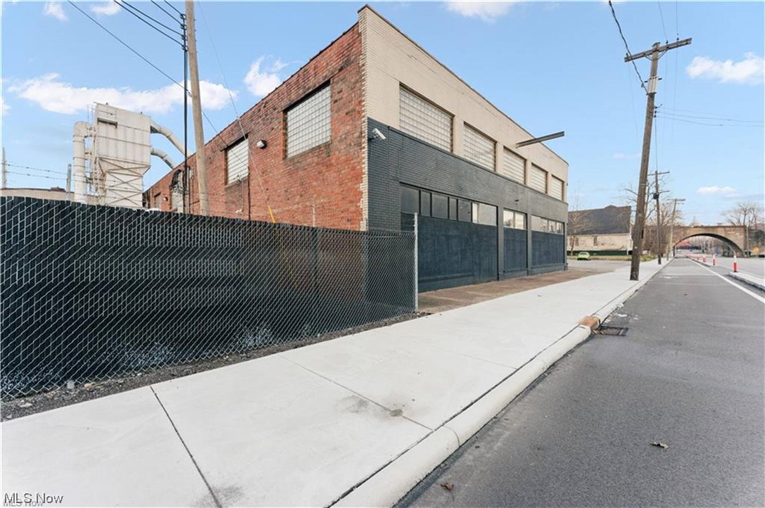 City/Youngstown - Commercial Sale