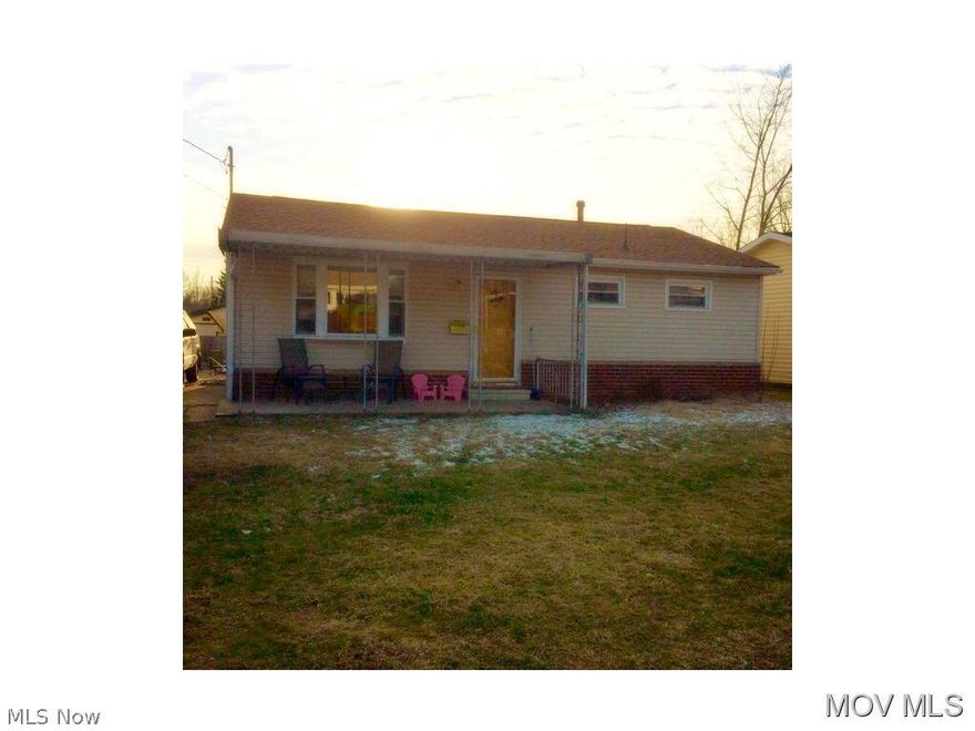 Vinyl siding and windows new in 2000.  Roof, gas range, Bsmt. carpet, Bsmt. waterproofing & exterior french drains all new in 2011.  All new flooring on 1st floor in 2012. New hot water tank in 2013. Whether you are just starting out or wanting to down size, this home will fit your needs.  The pull down steps let you have plenty of storage in the attic.  The basement features a large rec room and a half bath, with the sewing room/den you have additional storage and that doesn't include the large work shop/laundry. Seller is listing agents Granddaughter.  Elem: Worthington Elementary School  Elem/Bus: N  JrHigh: Hamilton Jr. High School  JrHigh/Bus: N  High: Parkersburg High  High/Bus: N  Fire: CIT  Police: CTY  ;SQFT=Fin L1:875, Fin Bsmt:331, Fin Above:875, Fin Total:1206, Unfin Bsmt:544, Unfin Above:544;PRKG= Off Street, Parking Pad