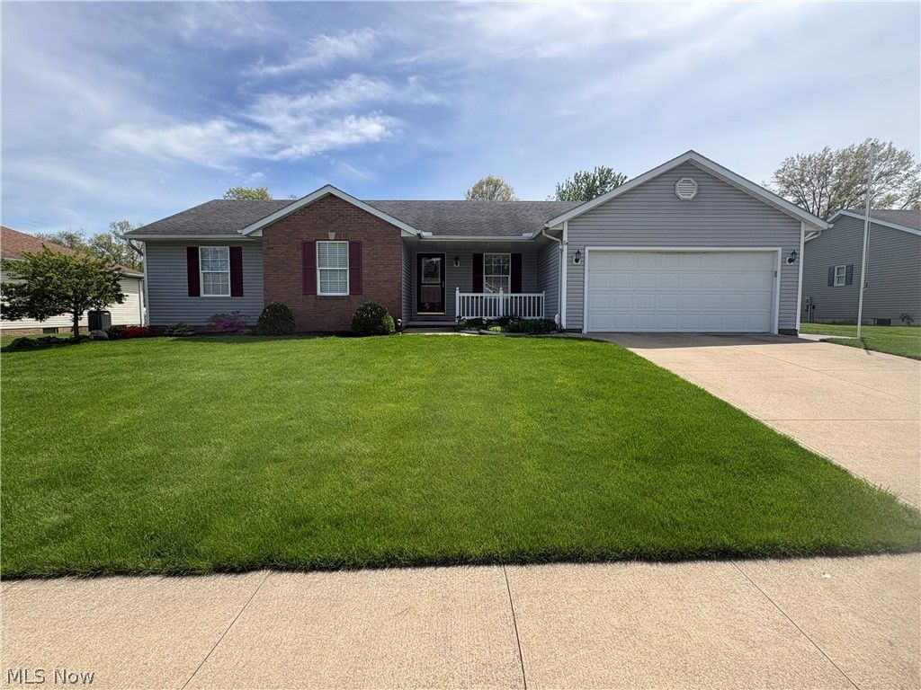 Photo of 4825 Woodstone Avenue NW, Canton, OH 44647 (MLS # 5209058)