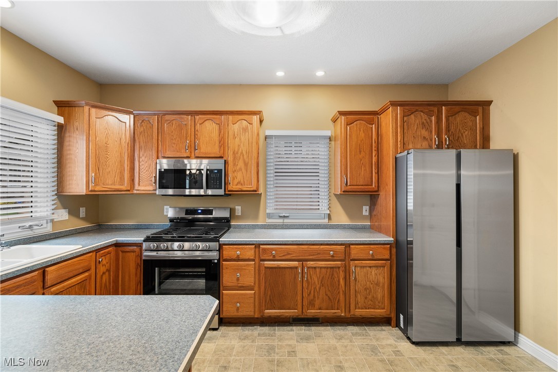 3285 Grey Village Drive, Akron, Ohio image 13