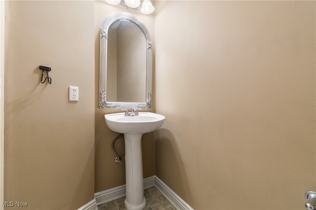 3285 Grey Village Drive, Akron, Ohio image 15