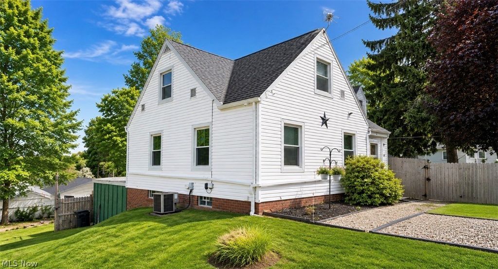 Photo of 375 E Huston Street, Barberton, OH 44203 (MLS # 5207235)