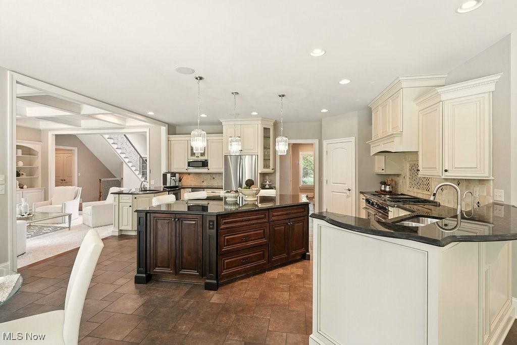 Orange, Ohio 44122, United States, 5 Bedrooms Bedrooms, ,5 BathroomsBathrooms,Residential,Contingent,159284