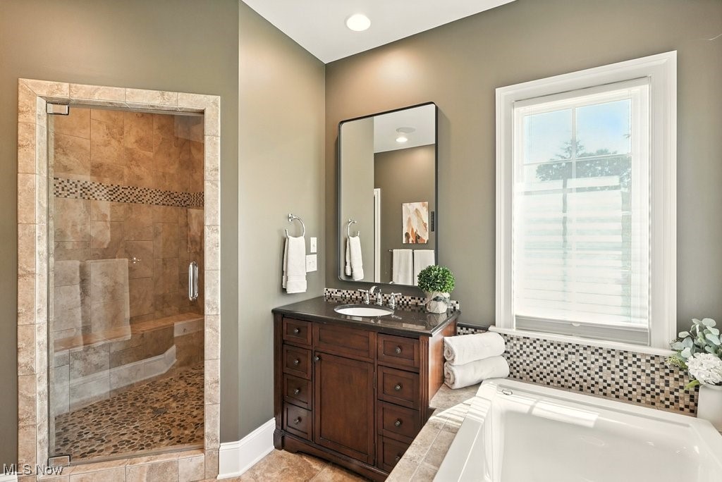 Orange, Ohio 44122, United States, 5 Bedrooms Bedrooms, ,5 BathroomsBathrooms,Residential,Contingent,159284