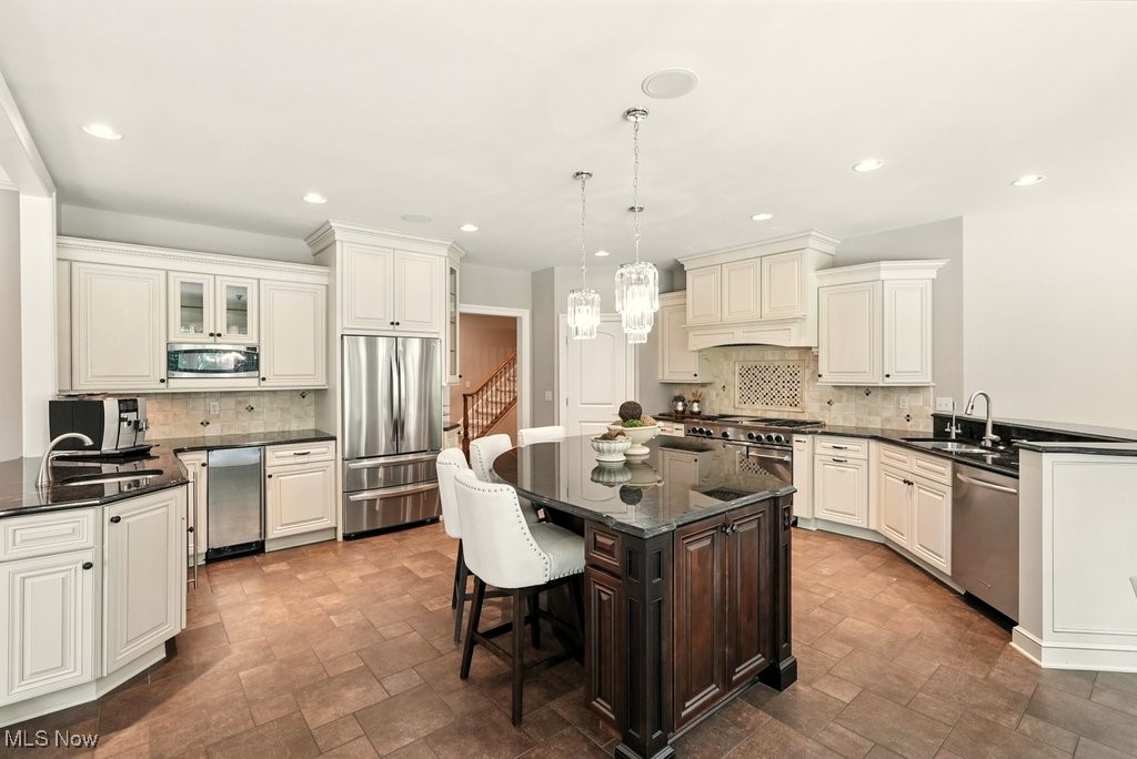 Orange, Ohio 44122, United States, 5 Bedrooms Bedrooms, ,5 BathroomsBathrooms,Residential,Contingent,159284