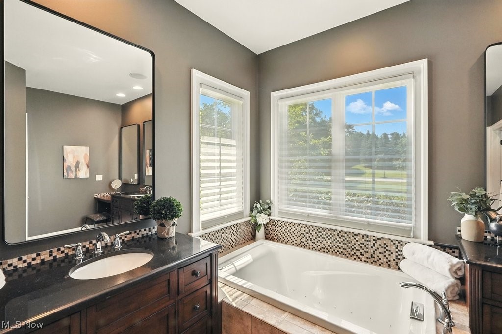 Orange, Ohio 44122, United States, 5 Bedrooms Bedrooms, ,5 BathroomsBathrooms,Residential,Contingent,159284