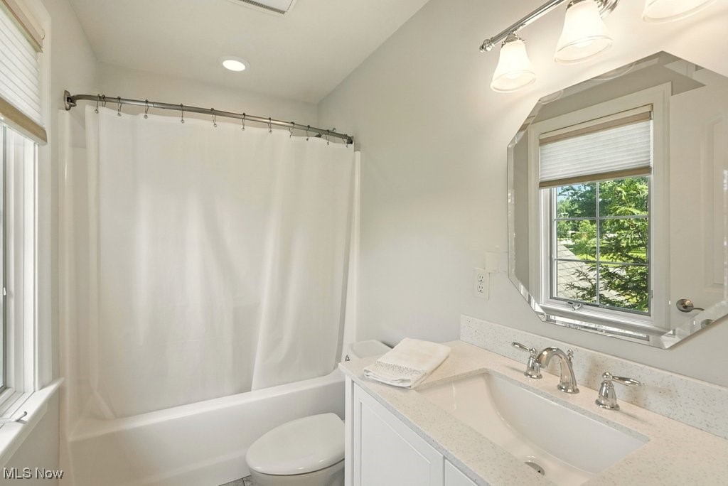 Orange, Ohio 44122, United States, 5 Bedrooms Bedrooms, ,5 BathroomsBathrooms,Residential,Contingent,159284