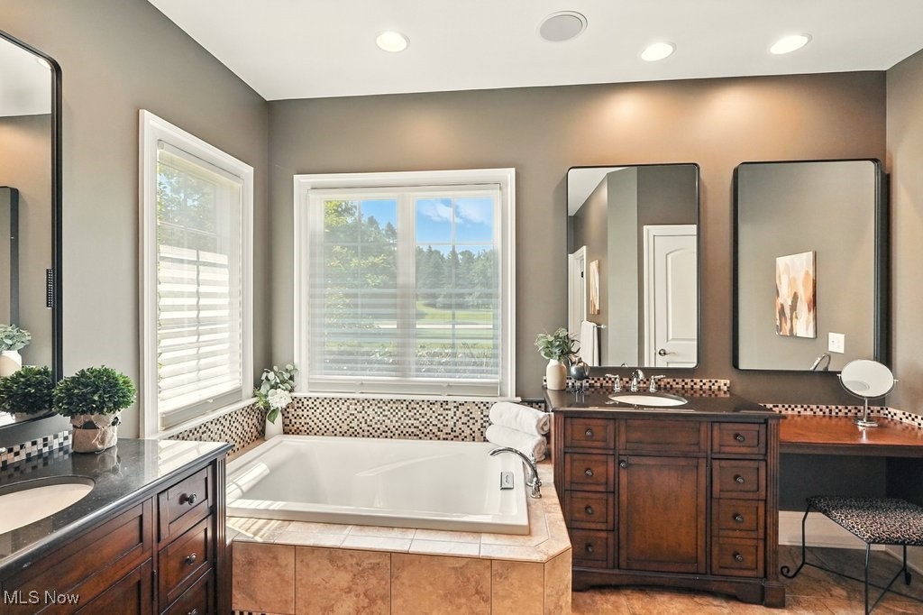 Orange, Ohio 44122, United States, 5 Bedrooms Bedrooms, ,5 BathroomsBathrooms,Residential,Contingent,159284