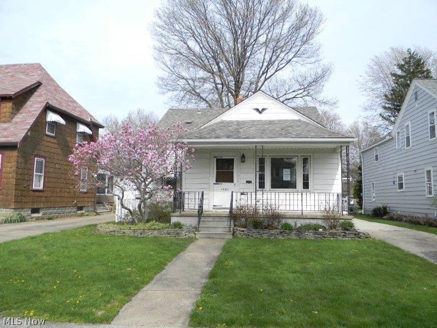 Welcome to this Charming Cape Cod located in the Lakeview area in Elyria. The interior features three bedrooms, one bath and a full basement with additional shower plus lav. Hardwood floors in living room and downstairs bedrooms. Bring your personal touches and make this a place to call home. Great neighborhood, close to shopping, schools and all major roads. Ideal Home for a 1st time buyer! Hurry, Don’t Miss Out, Call Today for a Private Viewing! Case # 412-645126