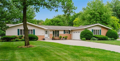 Homes For Sale - 6531 Brighton Drive<br/> Cuyahoga County, North Olmsted, OH 44070