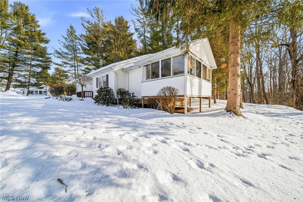 Photo of 244 S Oval Drive, Chardon, OH 44024 (MLS # 5185575)