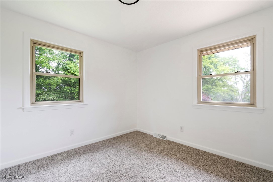 2450 Venloe Drive, Poland, Ohio image 8