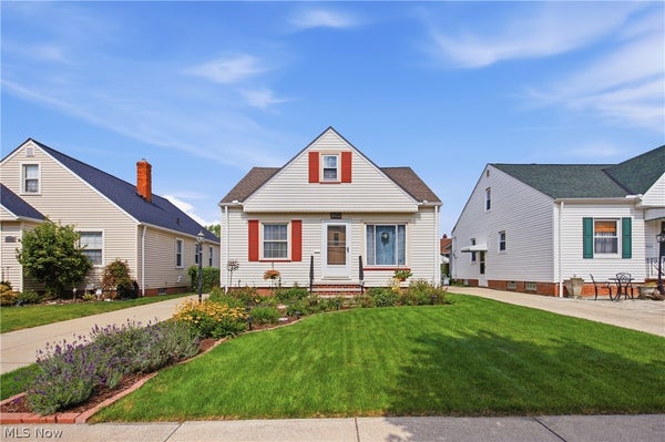 8102 ESSEN AVE, CLEVELAND, OH 44129 - Image bd2e36caa272be81bf9a25e6b3c7fff3/2952339282