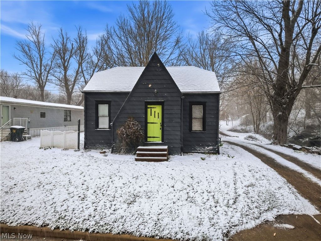 Photo of 23042 South Street, Homeworth, OH 44287 (MLS # 5194264)