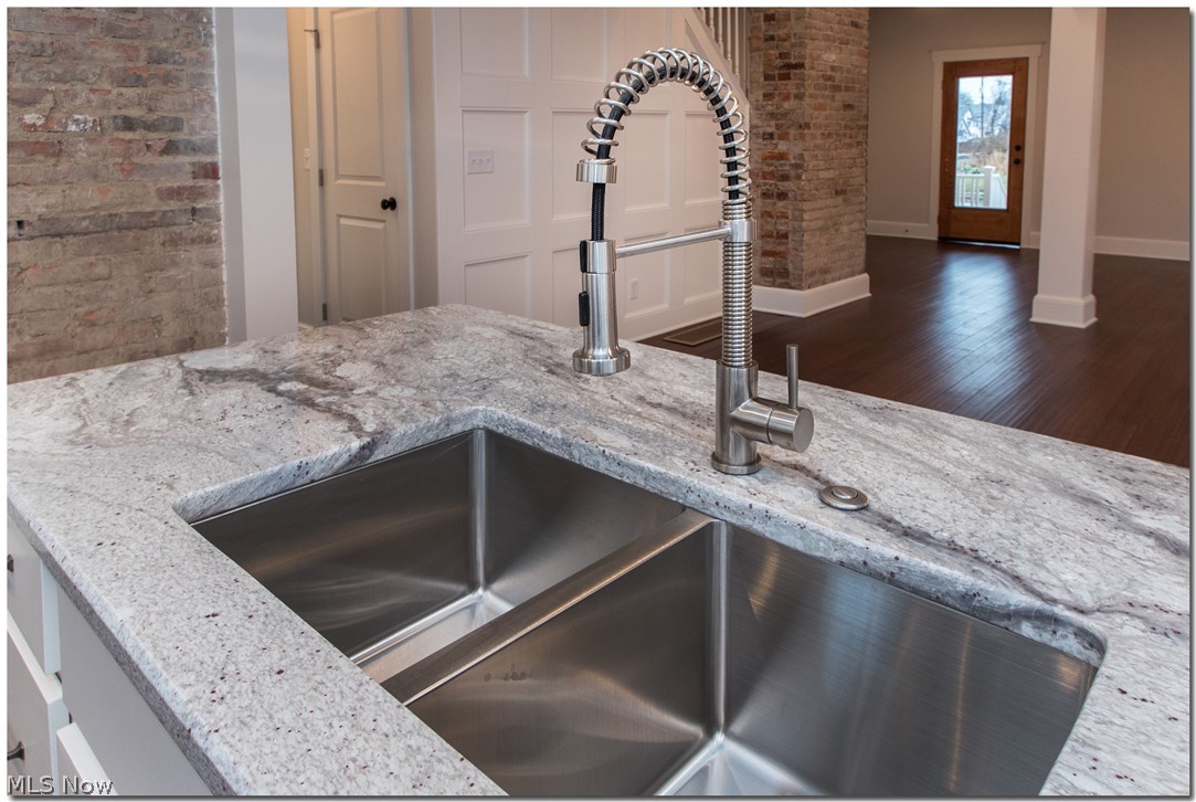 Esther - Residential