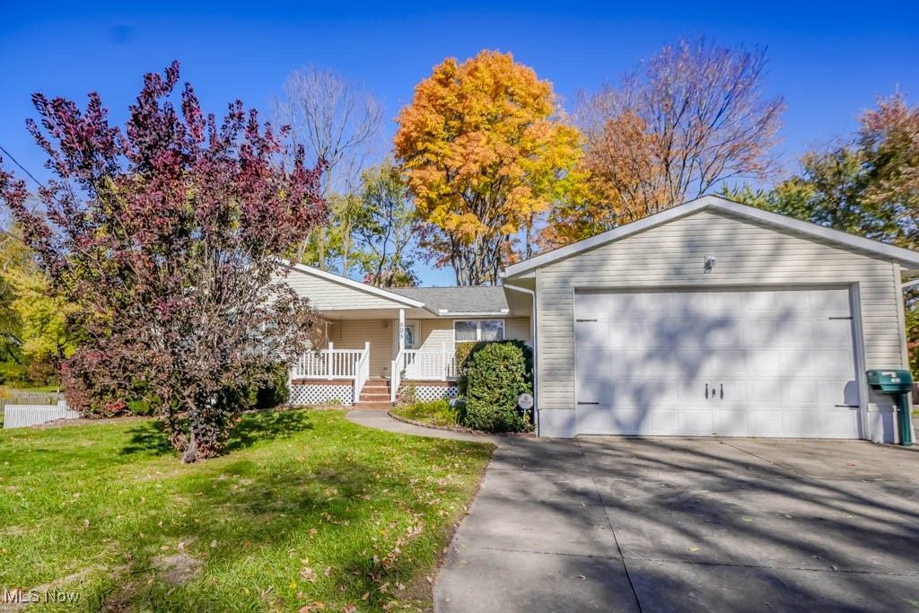 Photo of 505 Rose Lane Street SE, North Canton, OH 44720 (MLS # 5167952)