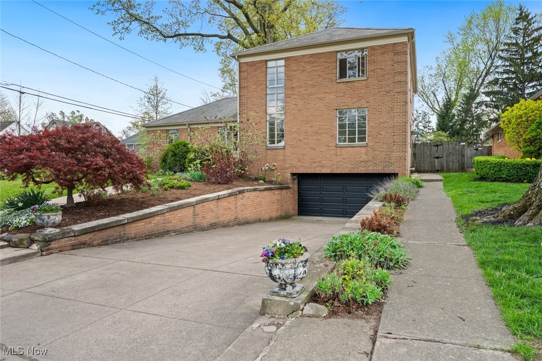 13473 Edgewater Drive, Lakewood, Ohio image 2