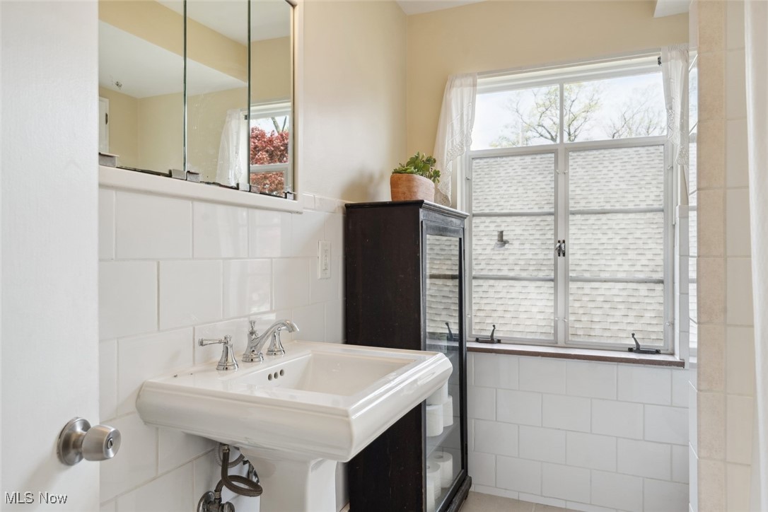 13473 Edgewater Drive, Lakewood, Ohio image 34