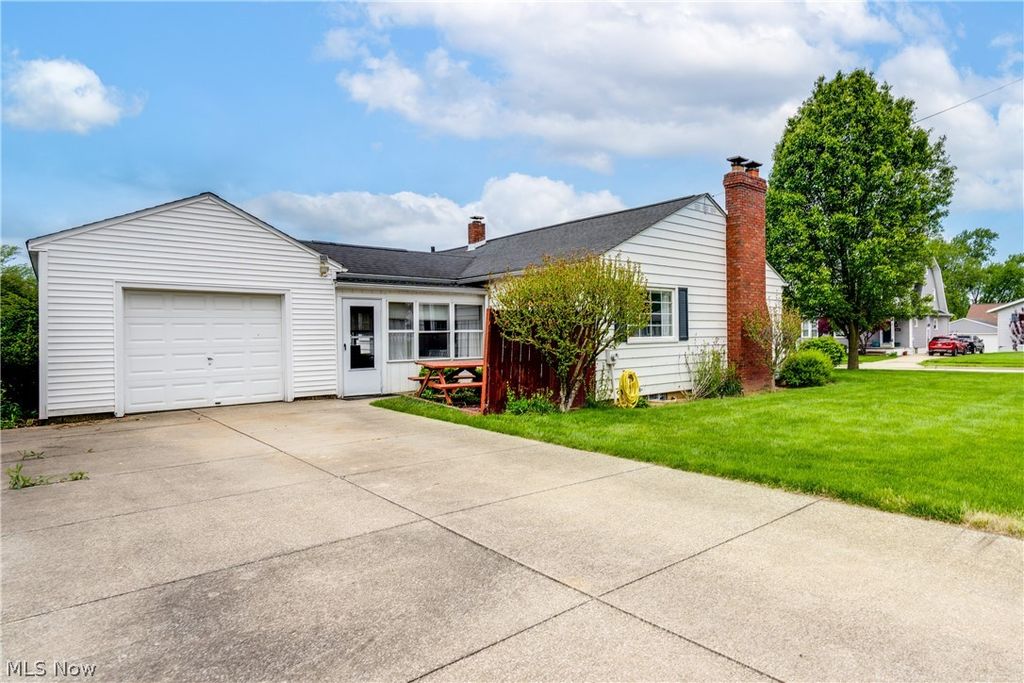 Photo of 1114 Lincoln Avenue, Cuyahoga Falls, OH 44223 (MLS # 5208851)