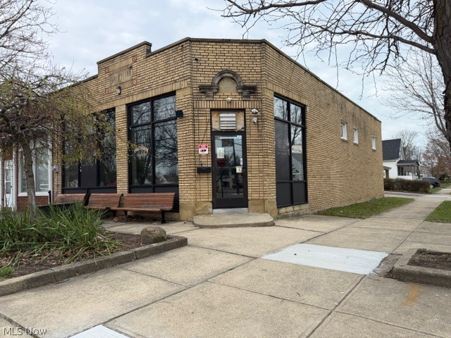 524 E 200th Street