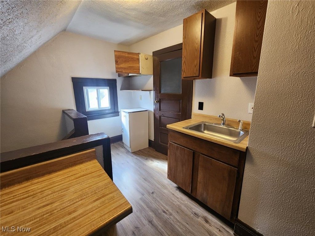 Photo of 3386 Beechwood Ave Ave #3, Cleveland Heights, OH 44118 (MLS # 5174336)