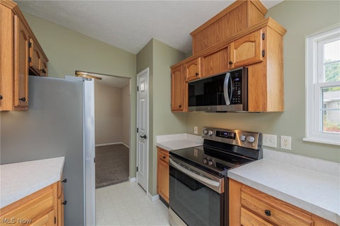 Tiny photo for 39 Periwinkle Drive, Olmsted Township, OH 44138 (MLS # 5247389)