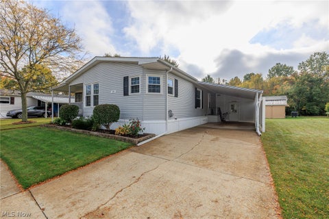 Tiny photo for 39 Periwinkle Drive, Olmsted Township, OH 44138 (MLS # 5247389)