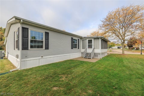 Tiny photo for 39 Periwinkle Drive, Olmsted Township, OH 44138 (MLS # 5247389)