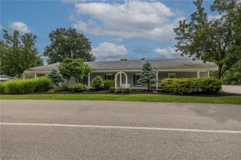 Tiny photo for 39 Periwinkle Drive, Olmsted Township, OH 44138 (MLS # 5247389)