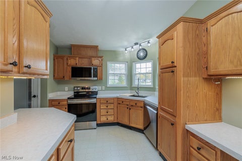 Tiny photo for 39 Periwinkle Drive, Olmsted Township, OH 44138 (MLS # 5247389)