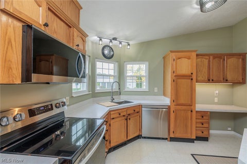 Tiny photo for 39 Periwinkle Drive, Olmsted Township, OH 44138 (MLS # 5247389)