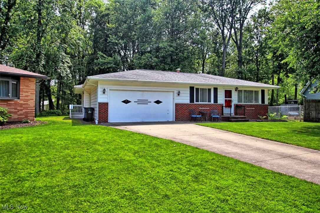 4504 Oak Circle, North Olmsted, Ohio image 2