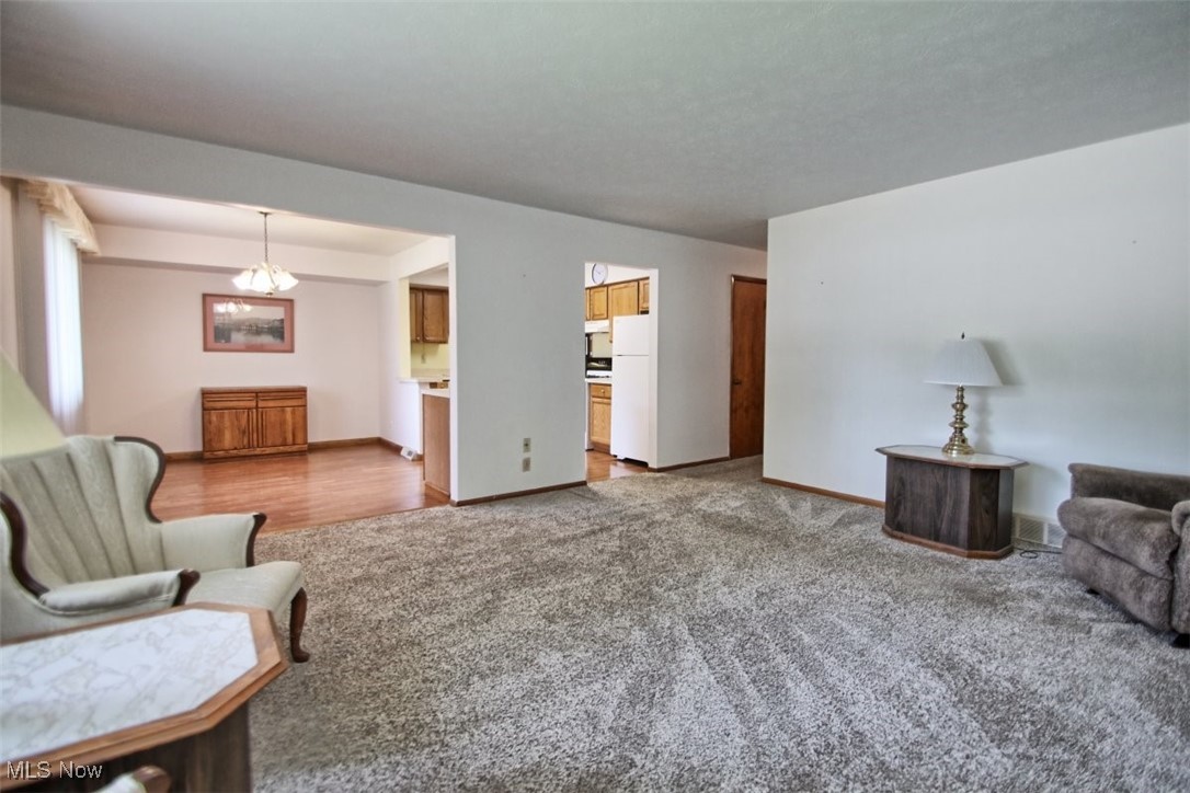 4504 Oak Circle, North Olmsted, Ohio image 6