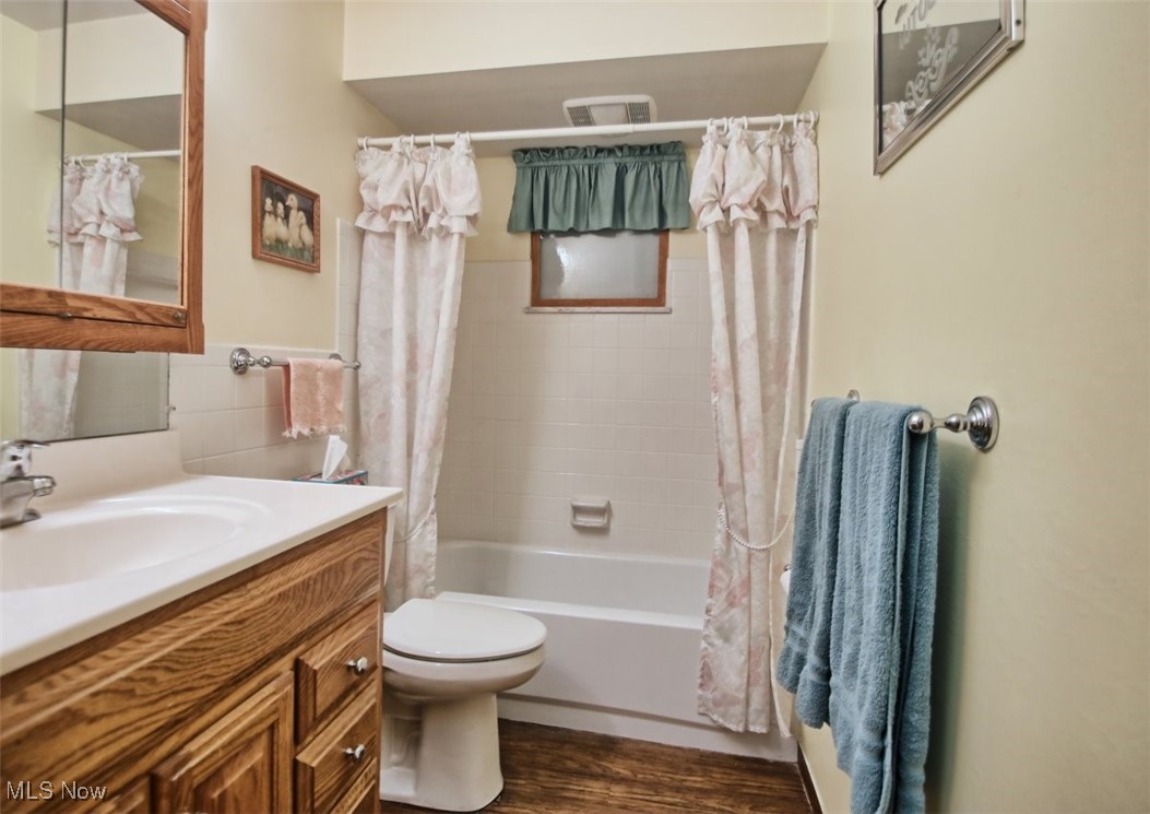 4504 Oak Circle, North Olmsted, Ohio image 11