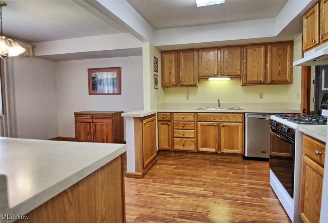 4504 Oak Circle, North Olmsted, Ohio image 4