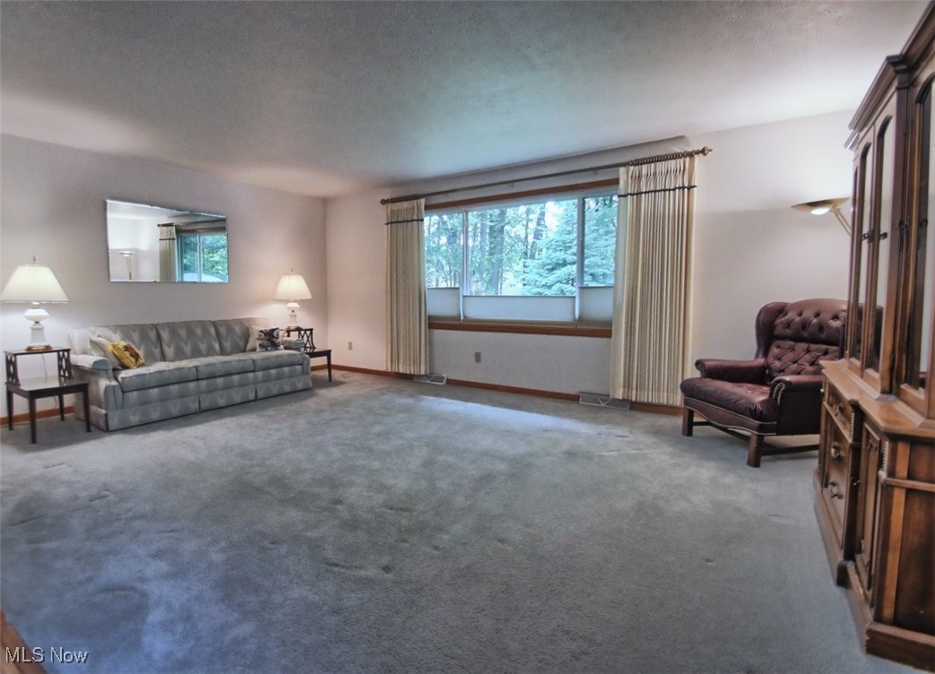 4504 Oak Circle, North Olmsted, Ohio image 15