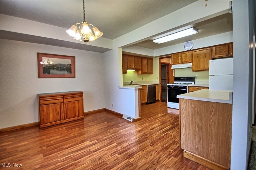 4504 Oak Circle, North Olmsted, Ohio image 3