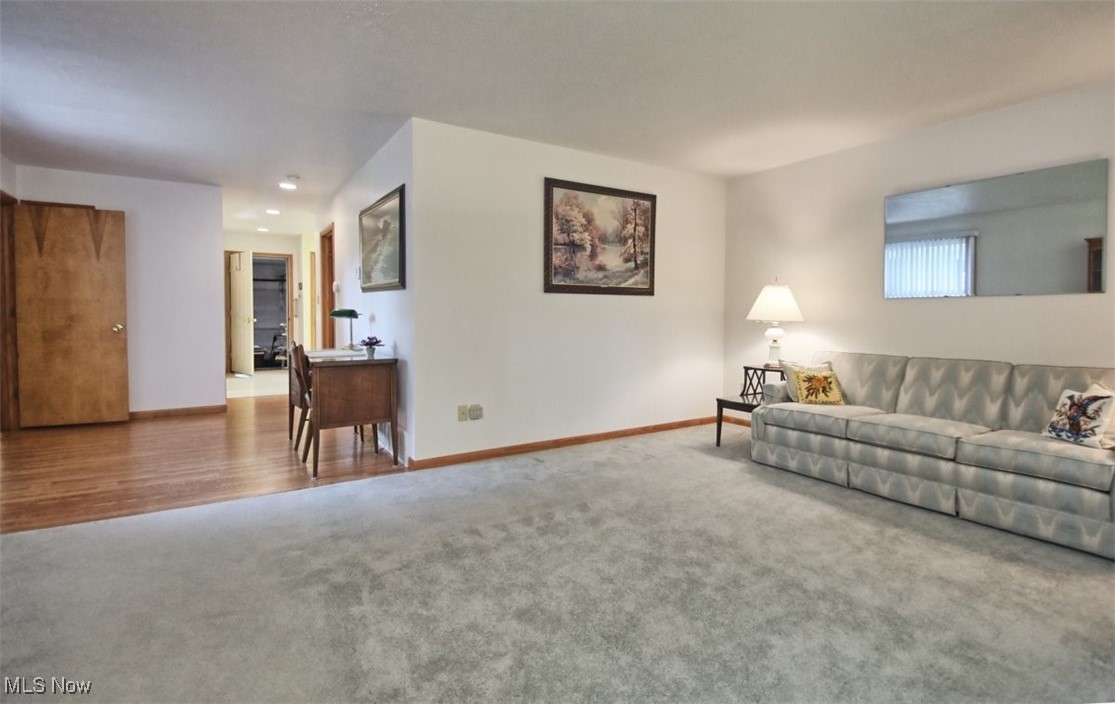 4504 Oak Circle, North Olmsted, Ohio image 16
