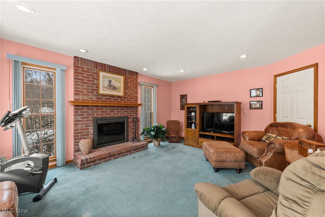 7030 Lassiter Drive, Parma, Ohio image 15