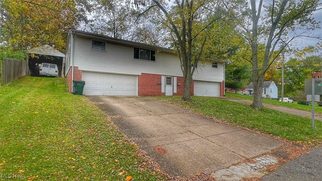 Photo of 4104 Paige Avenue NW, Canton, OH 44709 (MLS # 5170039)