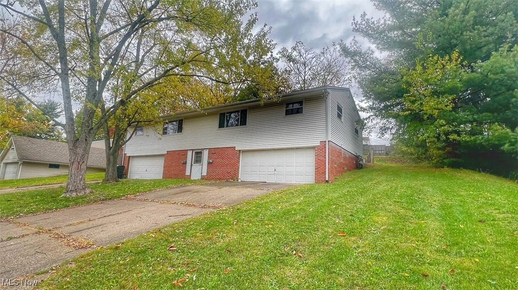 Photo of 4104 Paige Avenue NW, Canton, OH 44709 (MLS # 5170039)