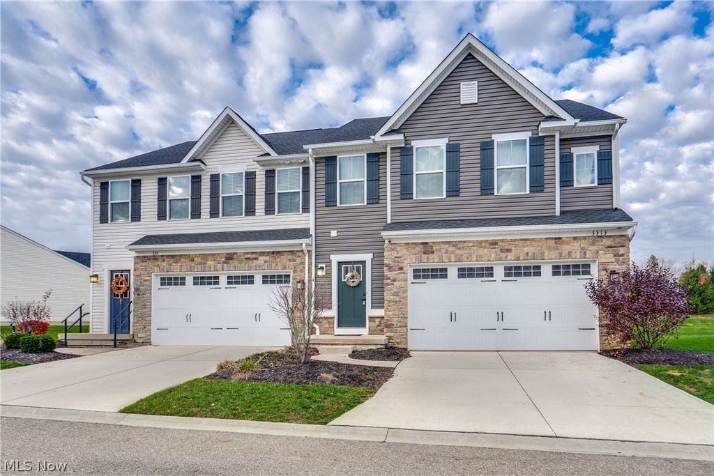 Photo of 3313 Jackson Park Drive NW, Massillon, OH 44646 (MLS # 5208877)