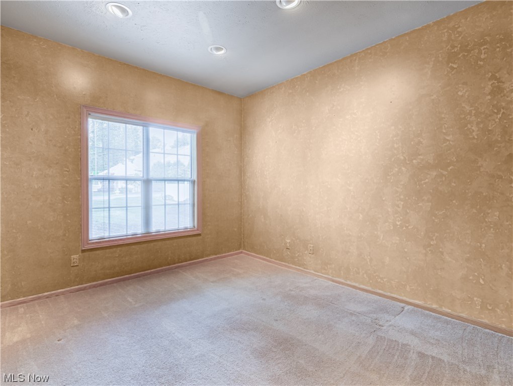 Shady Hollow Condo - Residential