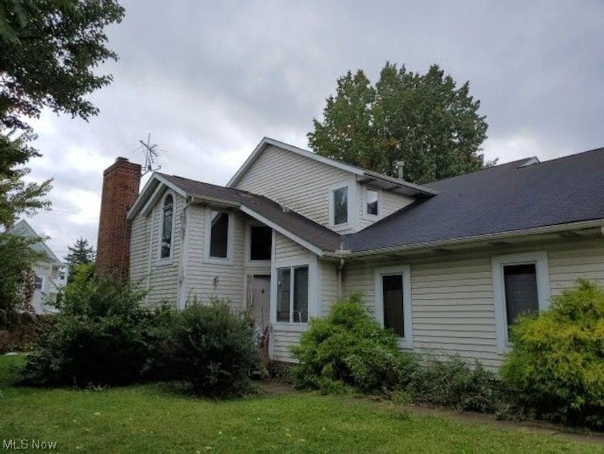 3 bedroom 2 bath home with an attached 2 car garage in Cleveland schools. Home also has a full unfinished basement that could be finished for more living space. Call your local Realtor for a showing today! Cash offers only!