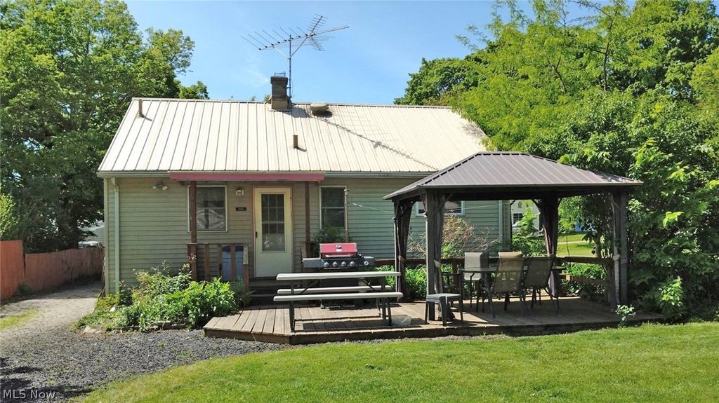 Photo of 136 Sunset Drive, Kelleys Island, OH 43438 (MLS # 5212772)